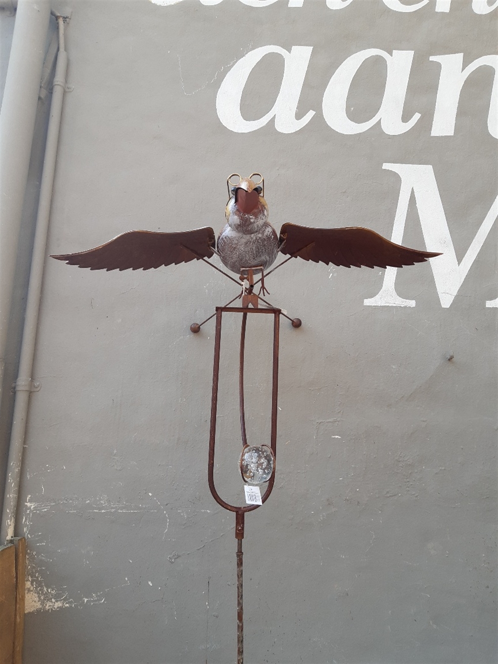 vliegende vogel metaal